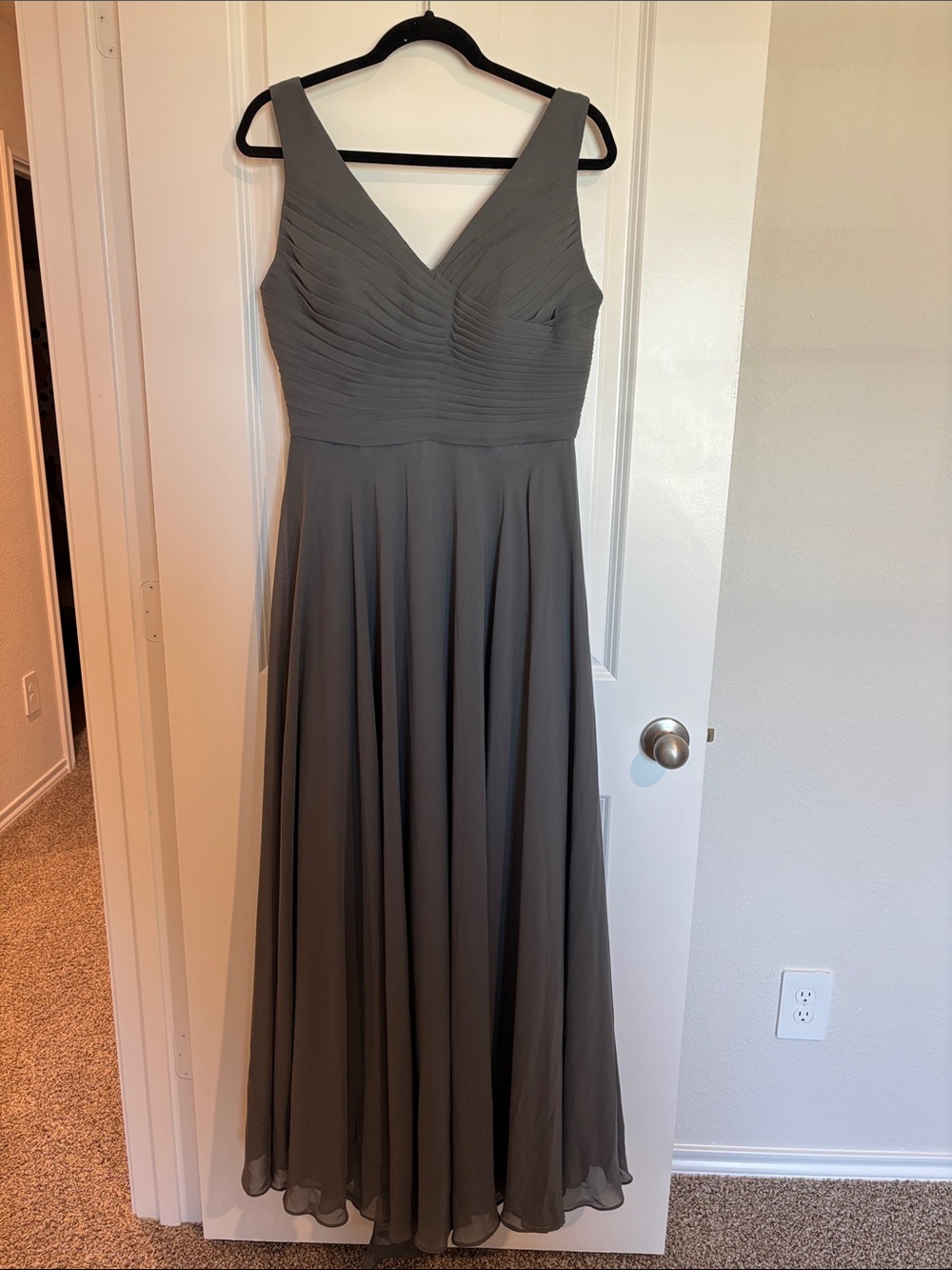 Elegant Gray V-Neck Sleeveless Maxi Dress